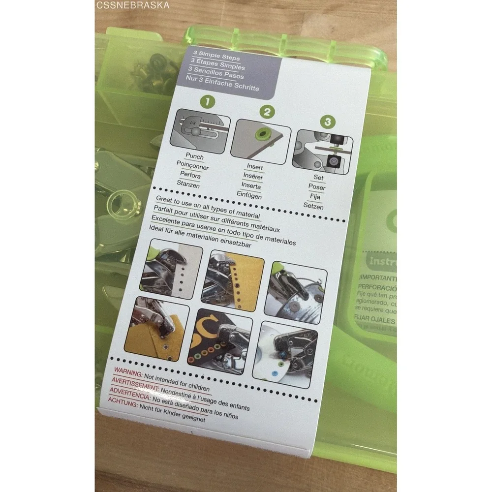 We R Memory Keepers Crop-A-Dile Hole Punch & Eyelet Setter Green Kit Case‎ New
